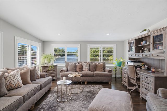 16 Countryside Drive, Johnston, RI 02919