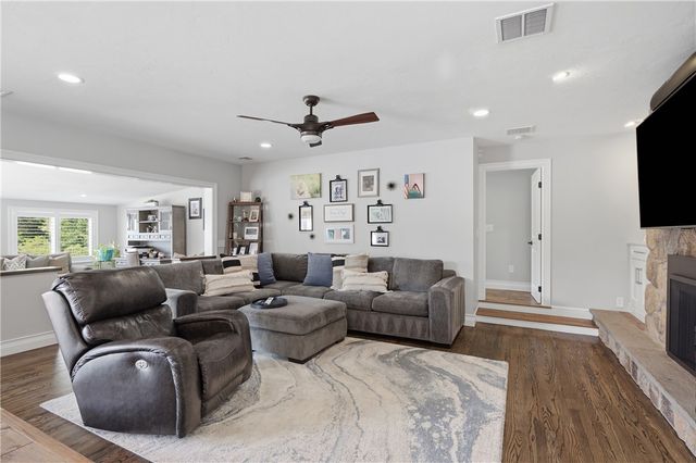 16 Countryside Drive, Johnston, RI 02919