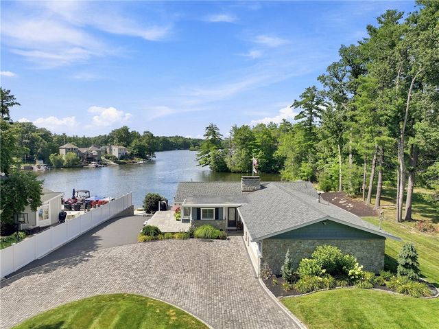 16 Countryside Drive, Johnston, RI 02919