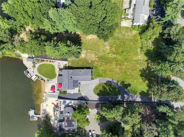 16 Countryside Drive, Johnston, RI 02919
