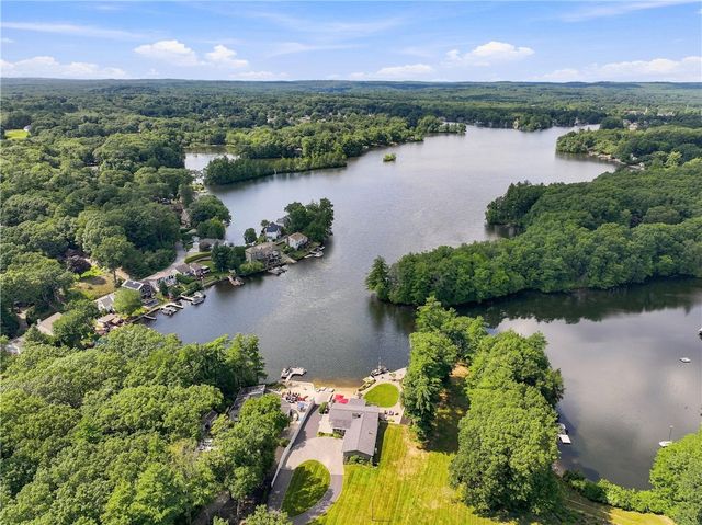 16 Countryside Drive, Johnston, RI 02919