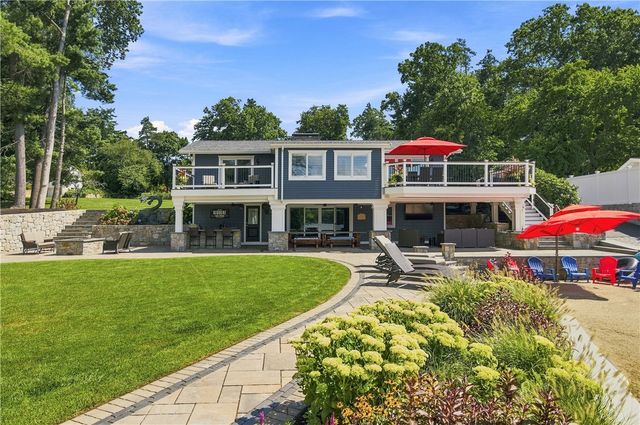 16 Countryside Drive, Johnston, RI 02919