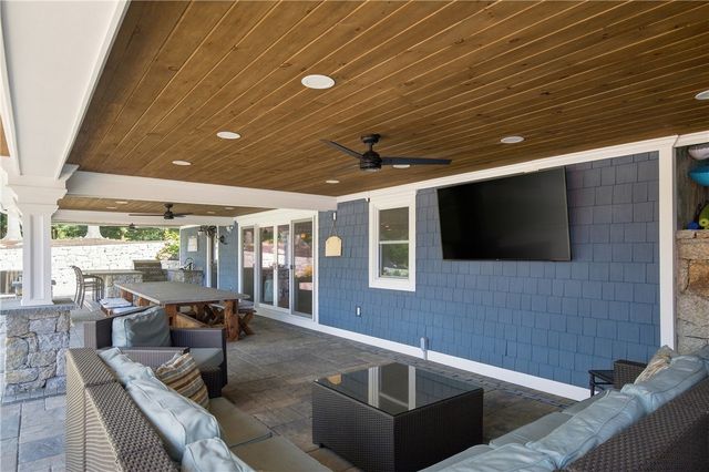 16 Countryside Drive, Johnston, RI 02919
