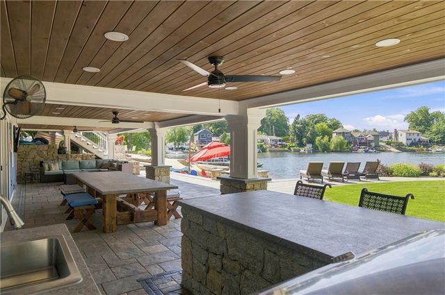 16 Countryside Drive, Johnston, RI 02919