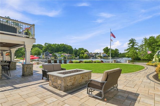 16 Countryside Drive, Johnston, RI 02919