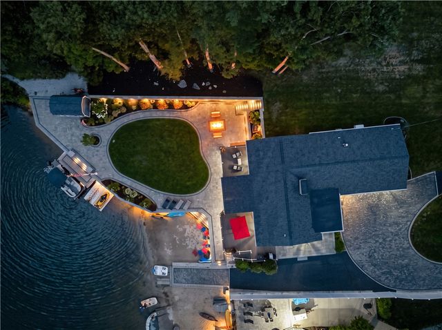 16 Countryside Drive, Johnston, RI 02919