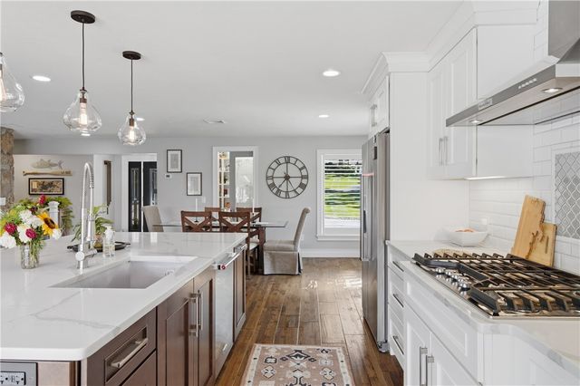16 Countryside Drive, Johnston, RI 02919