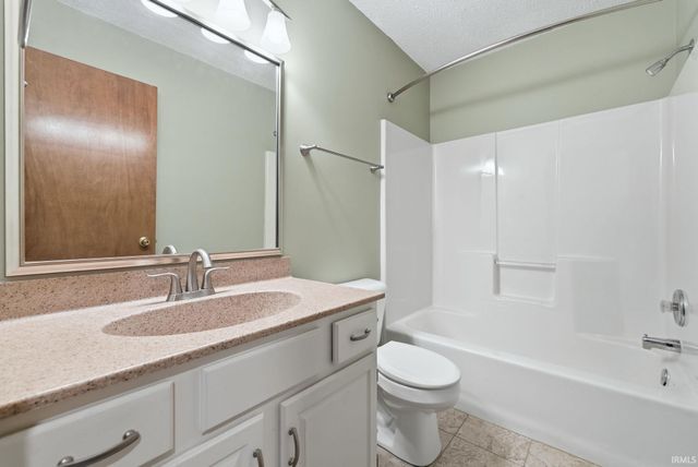 1226 Foxmoor Run, Fort Wayne, IN 46825