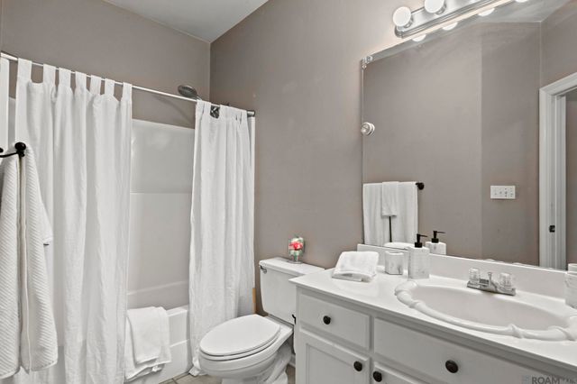 8636 E Cypress Point Ct, Baton Rouge, LA 70809