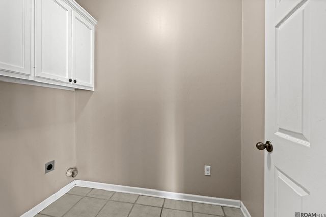 8636 E Cypress Point Ct, Baton Rouge, LA 70809