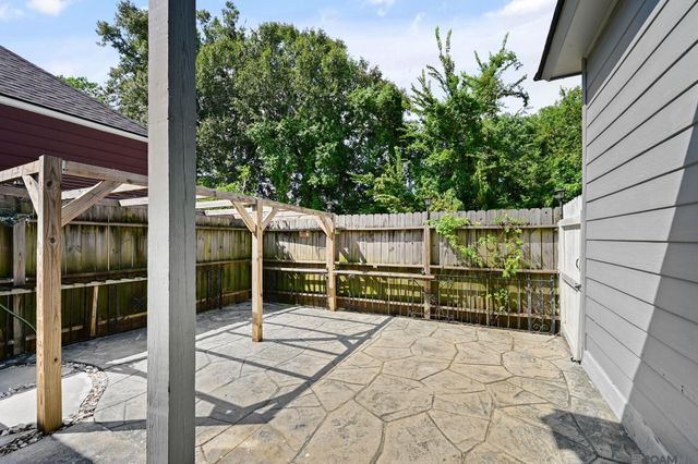 8636 E Cypress Point Ct, Baton Rouge, LA 70809