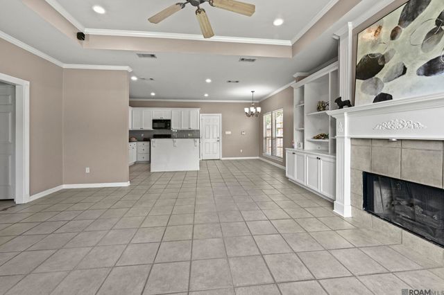 8636 E Cypress Point Ct, Baton Rouge, LA 70809