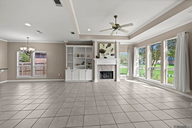 8636 E Cypress Point Ct, Baton Rouge, LA 70809