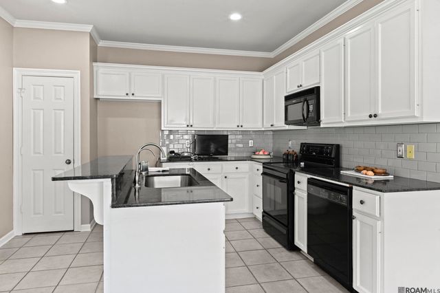 8636 E Cypress Point Ct, Baton Rouge, LA 70809