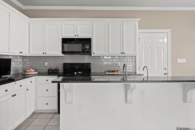 8636 E Cypress Point Ct, Baton Rouge, LA 70809
