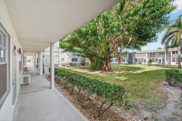 247 Ventnor R, Deerfield Beach, FL 33442