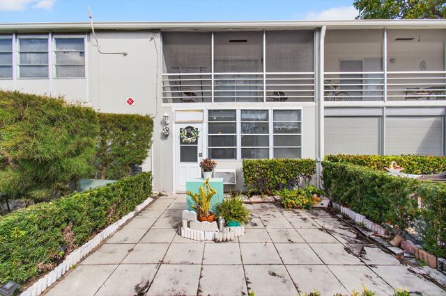 247 Ventnor R, Deerfield Beach, FL 33442