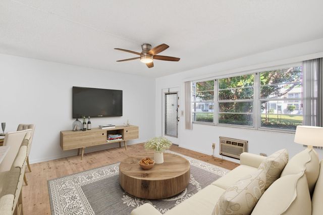 247 Ventnor R, Deerfield Beach, FL 33442