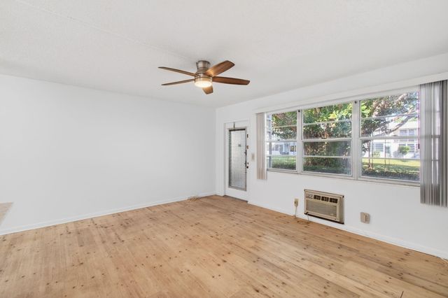 247 Ventnor R, Deerfield Beach, FL 33442