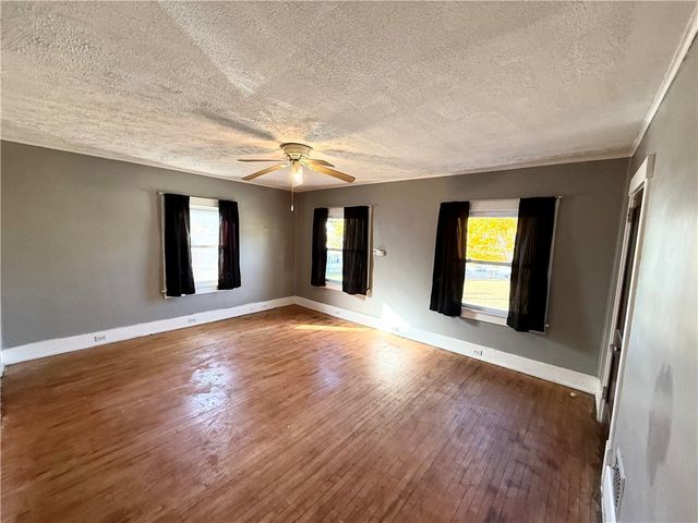 92 Euclid Ave, Sharon, PA 16146