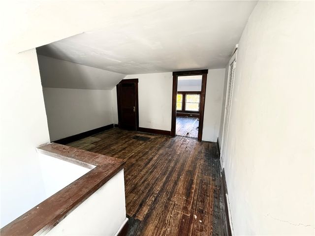 92 Euclid Ave, Sharon, PA 16146