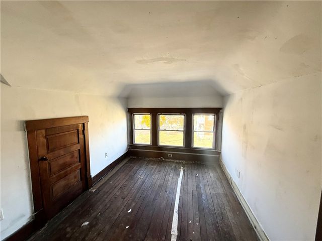 92 Euclid Ave, Sharon, PA 16146