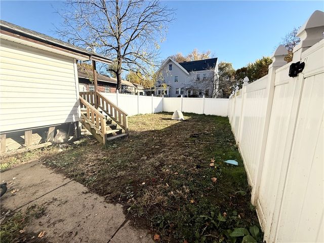 92 Euclid Ave, Sharon, PA 16146