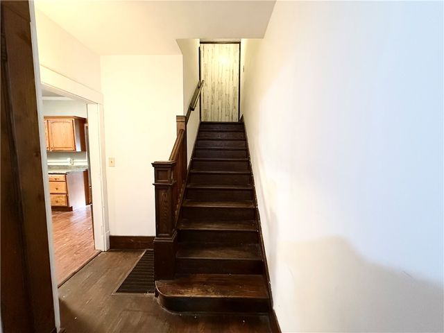 92 Euclid Ave, Sharon, PA 16146