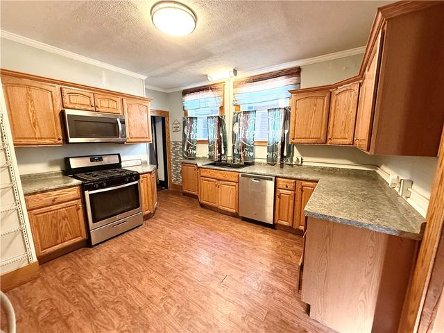 92 Euclid Ave, Sharon, PA 16146