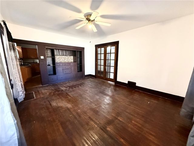 92 Euclid Ave, Sharon, PA 16146