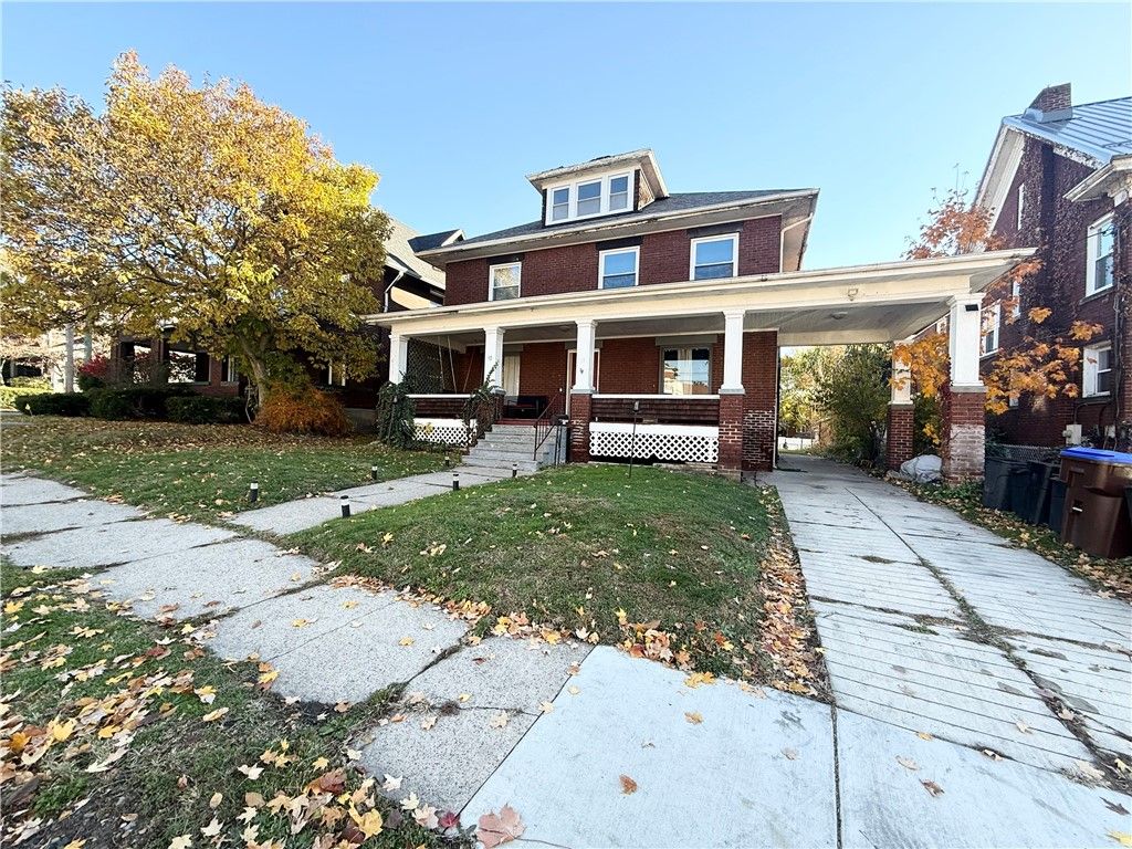 92 Euclid Ave, Sharon, PA 16146