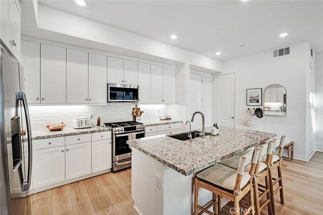 26958 Sandbar Willow Pl 205, Valencia, CA 91381