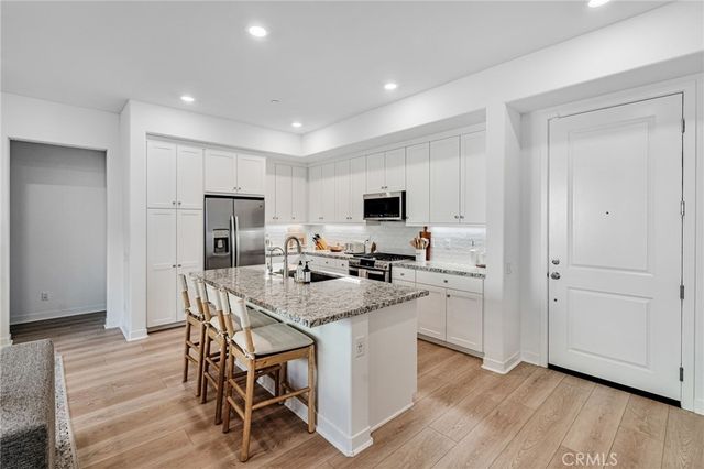 26958 Sandbar Willow Pl 205, Valencia, CA 91381
