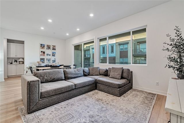 26958 Sandbar Willow Pl 205, Valencia, CA 91381