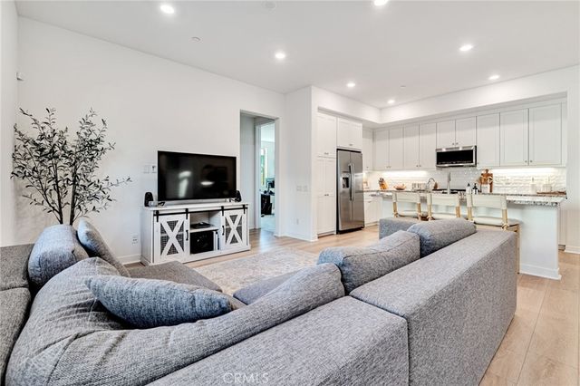 26958 Sandbar Willow Pl 205, Valencia, CA 91381