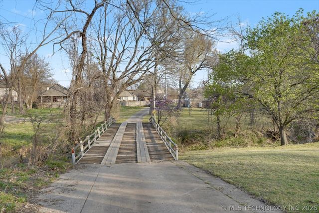 868 W Commercial Street, Broken Arrow, OK 74012