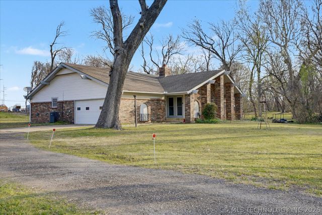 868 W Commercial Street, Broken Arrow, OK 74012