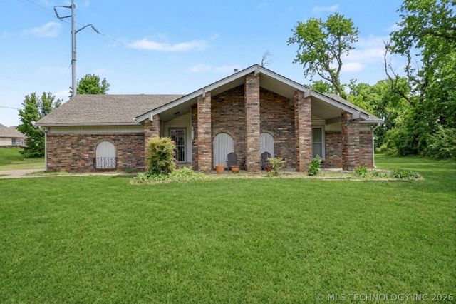 868 W Commercial Street, Broken Arrow, OK 74012