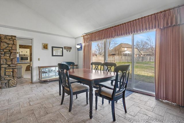 868 W Commercial Street, Broken Arrow, OK 74012