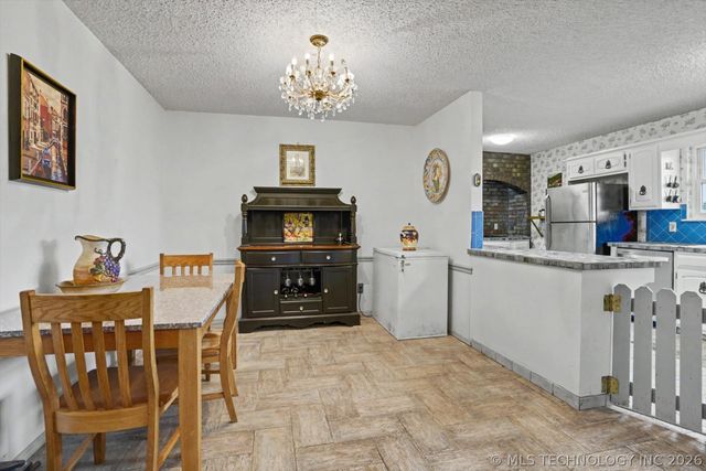 868 W Commercial Street, Broken Arrow, OK 74012