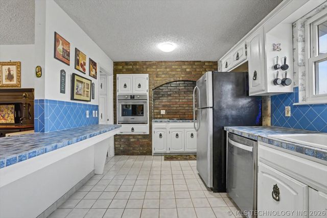 868 W Commercial Street, Broken Arrow, OK 74012