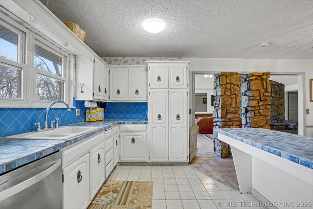 868 W Commercial Street, Broken Arrow, OK 74012