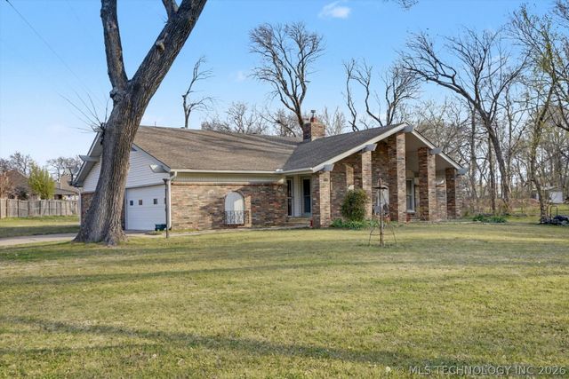 868 W Commercial Street, Broken Arrow, OK 74012