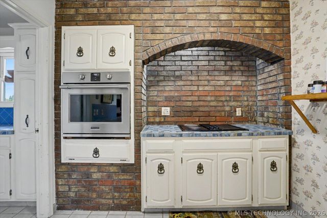 868 W Commercial Street, Broken Arrow, OK 74012