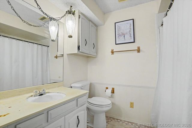 868 W Commercial Street, Broken Arrow, OK 74012