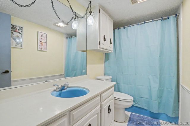 868 W Commercial Street, Broken Arrow, OK 74012