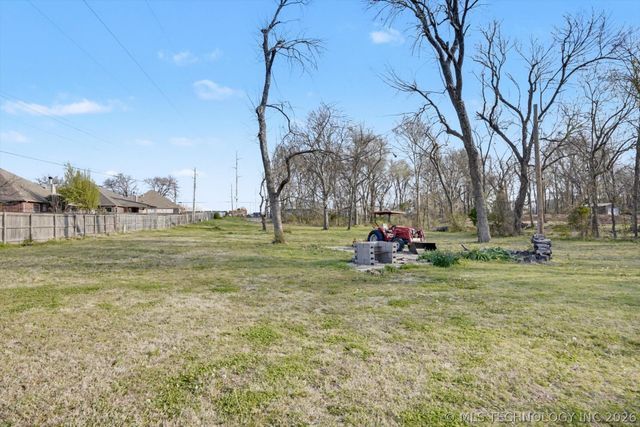 868 W Commercial Street, Broken Arrow, OK 74012