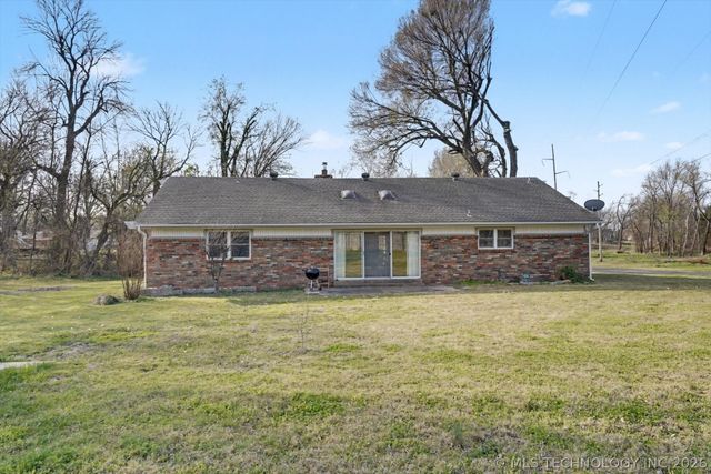 868 W Commercial Street, Broken Arrow, OK 74012