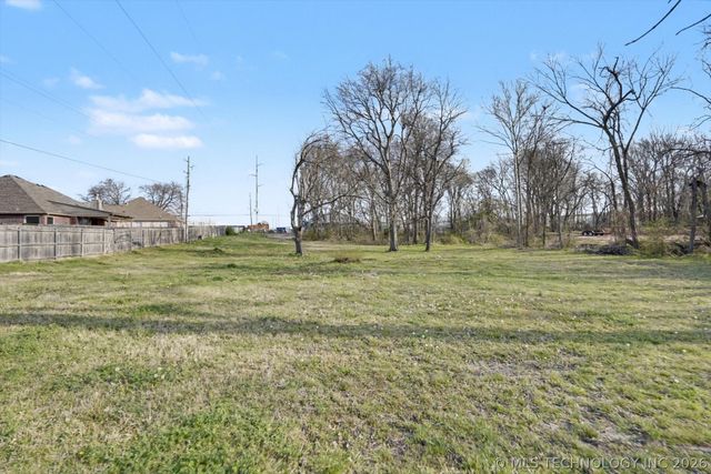 868 W Commercial Street, Broken Arrow, OK 74012