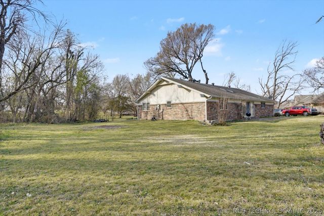 868 W Commercial Street, Broken Arrow, OK 74012